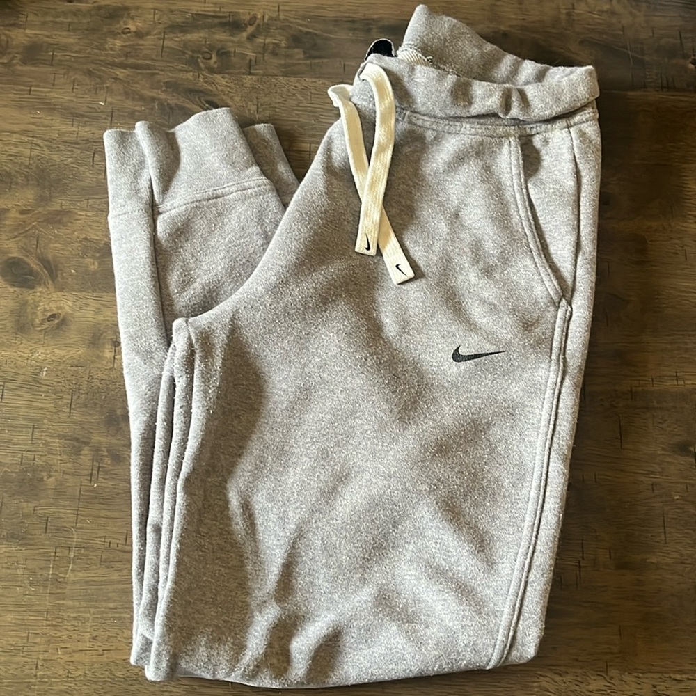 Nike woman’s joggers size: SM